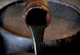 Омичей обвиняют в обмане россиян с нефтью и бензином