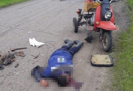На севере Омской области перевернувшийся мотоциклист получил серьезные травмы