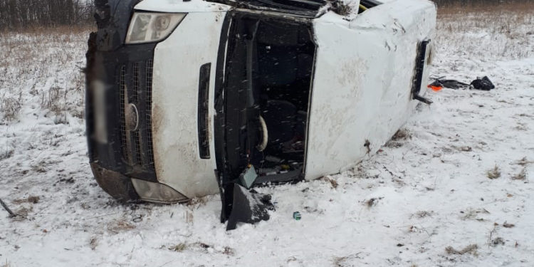 В Башкирии опрокинулся автобус с пассажирами, пострадали шестеро
