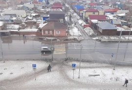 В Омск вместе с потеплением пришла непролазная грязь — фото