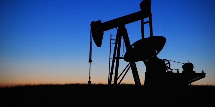 Запасы нефти в США достигли исторического рекорда