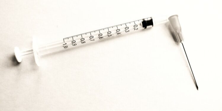 В Минздраве заявили, что вакцинация от коронавируса будет добровольной