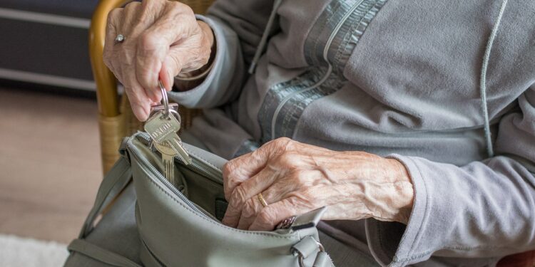 Проект о начислении социальной доплаты к пенсии внесен в Госдуму