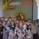 В Омской школе во время последнего звонка на голову выпускникам рухнул потолок