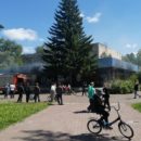 В Омске горит заброшенный кинотеатр «Сатурн»