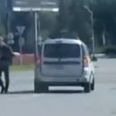 В центре Омска засняли неадекватного водителя