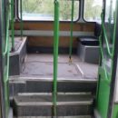 В Омске автобус несколько метров тащил пассажирку по асфальту