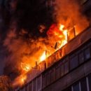 В Омске вспыхнула девятиэтажка из-за полуночного курильщика