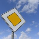 В Омске изменили схему движения на одной из улиц Левобережья