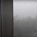 Вместе с дождем с неба в Омске сыпался крупный град