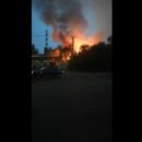 На Красноярском тракте в Омске активно разгорается мощный пожар с едким дымом – очевидцы