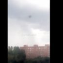 В небе над омскими Нефтяниками засняли смерч