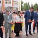 Омский губернатор Бурков открыл в селе уникальную школу, построенную при поддержке инвестора
