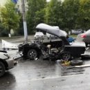На Космическом проспекте в Омске произошла жуткая авария, в которой разворотило «Жигули»