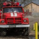 Омские спасатели тушат крупный пожар в частном секторе Старого Кировска