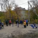 В Октябрьском округе установили уличные тренажеры и хоккейную коробку