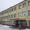 «Трещины по стенам, обвалилась штукатурка»: омичка описала разруху в здании школы