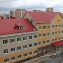 В омскую школу, где с потолка периодически падает штукатурка, назначили свежую голову
