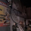 В Омске на площади в 500 квадратных метров горит склад с игрушками и хозтоварами