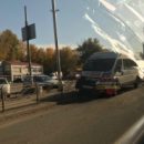 Момент столкновения пассажирской маршрутки и легковушки попал на видео