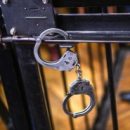 Омский водитель автобуса, которого винят в изнасиловании падчерицы, не стал обжаловать свой арест