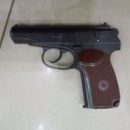 Омич пришел в кинотеатр с пистолетом в руках