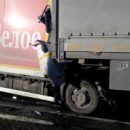 В Омской области водитель «Красного и Белого» погиб в массовом ДТП с газовозом – фото