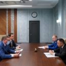 Омский губернатор Бурков обсудил в правительстве РФ расценки на жилье