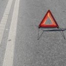 На оживленном омском проспекте образовалась пробка из-за трех аварий рядом друг с другом