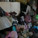 В Омске женщина завалила всю квартиру мусором и устроила огромные проблемы соседям
