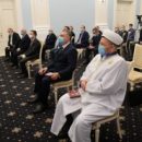 Бурков вручил Бонковскому знак отличия «За служение Омской области»