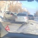 Омичи показали дорогу, где машины выкидывает друг на друга